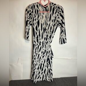 Laundry by Design bamboo print wrap dress